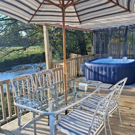 فندق Riverside Cabin At Pen-Y-Bont Mill أوسويستري المظهر الخارجي الصورة