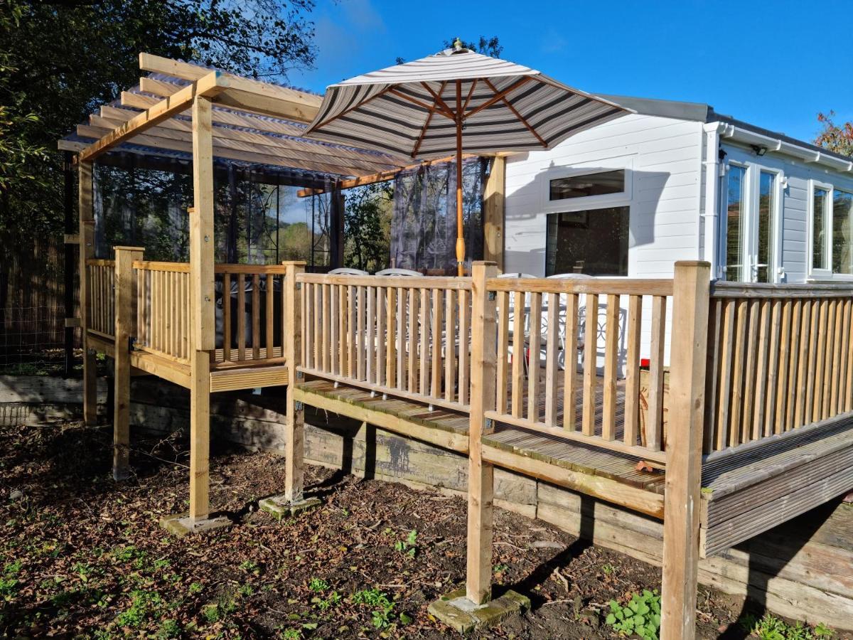 فندق Riverside Cabin At Pen-Y-Bont Mill أوسويستري المظهر الخارجي الصورة