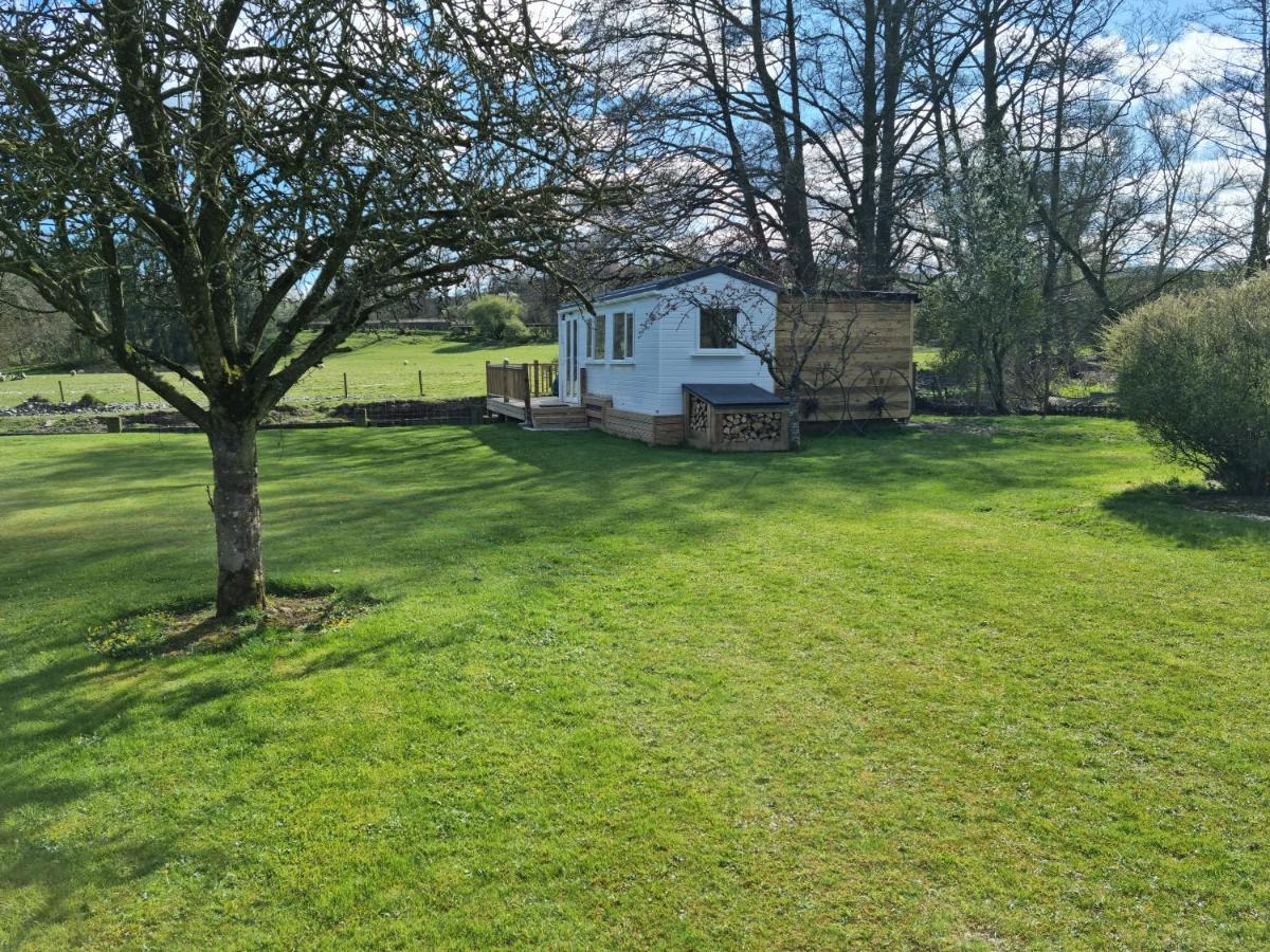 فندق Riverside Cabin At Pen-Y-Bont Mill أوسويستري المظهر الخارجي الصورة