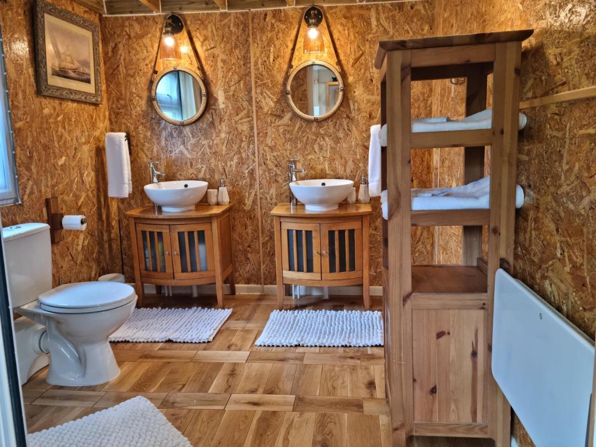 فندق Riverside Cabin At Pen-Y-Bont Mill أوسويستري المظهر الخارجي الصورة