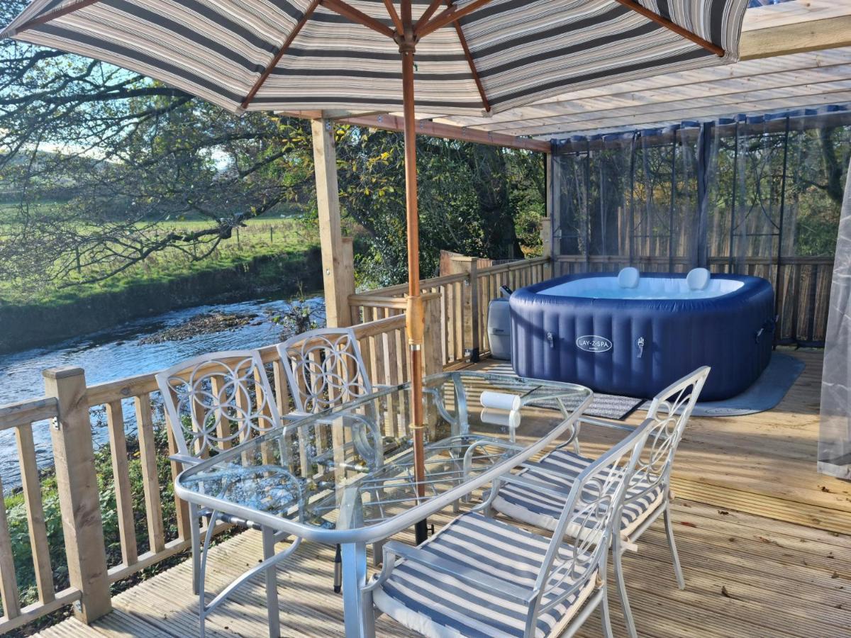 فندق Riverside Cabin At Pen-Y-Bont Mill أوسويستري المظهر الخارجي الصورة