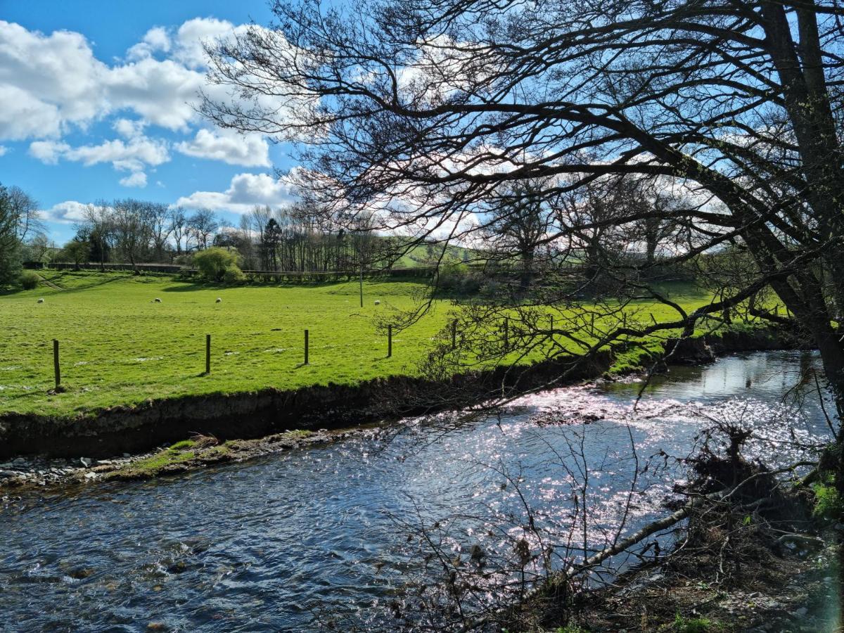 فندق Riverside Cabin At Pen-Y-Bont Mill أوسويستري المظهر الخارجي الصورة