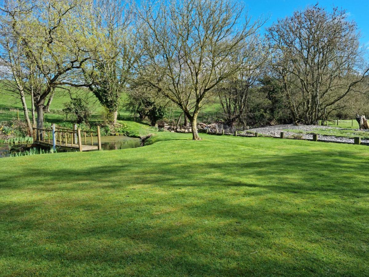 فندق Riverside Cabin At Pen-Y-Bont Mill أوسويستري المظهر الخارجي الصورة